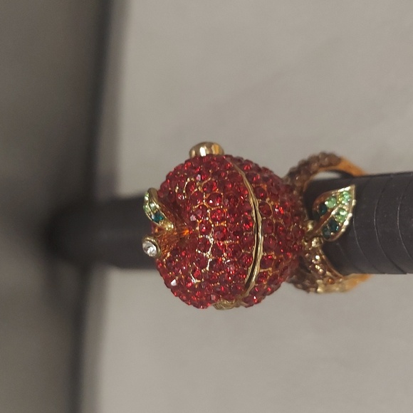 Betsey Johnson VINTAGE APPLE LOCKET RING WITH GEMSTONES & CHARM - Picture 3 of 15